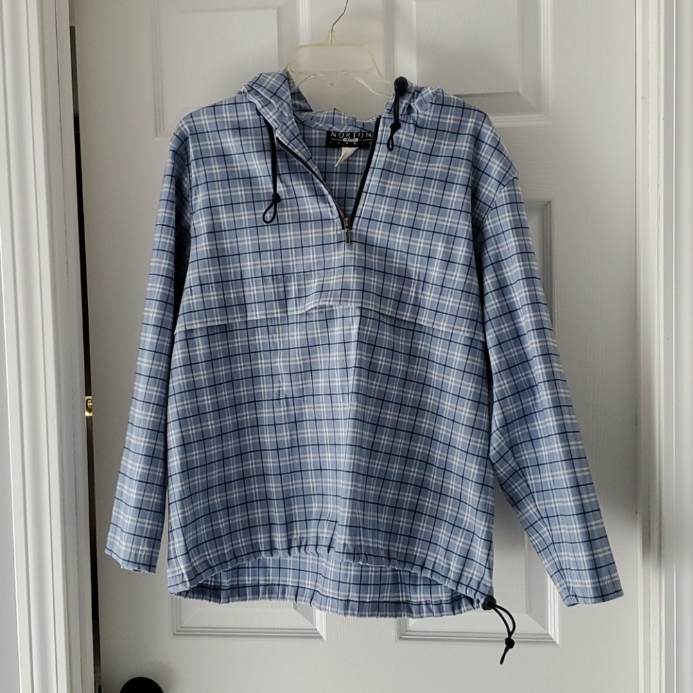 Pullover rain and windbreaker